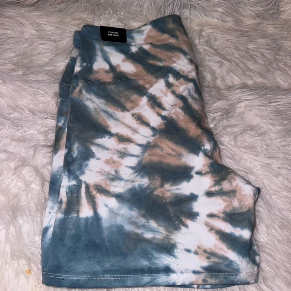 VS pink biker shorts